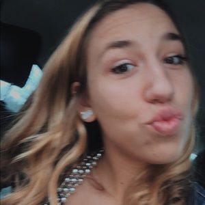 Meet your Posher, Brooke